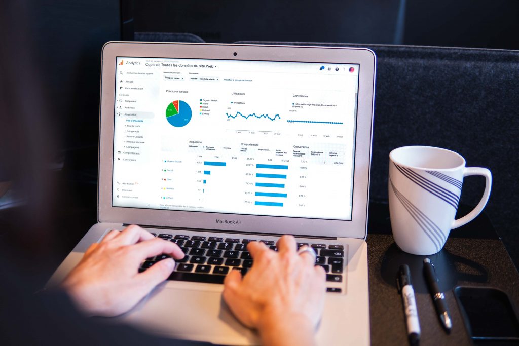 A photo that shows statistics which somehow signifies the content of this blog since it talks about the types of social media marketing and its effectivity result.